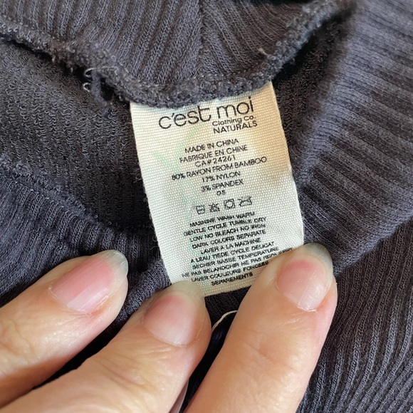 C’EST MOI-BAMBOO RIB SLEEVELESS MOCK NECK ТОР - os - Picture 4 of 6